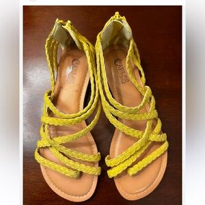 EUC Carlos by Carlos Santana yellow Sandler.  Size 8.5